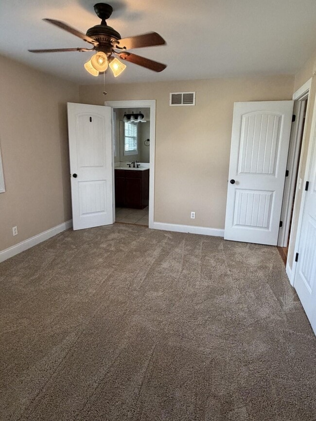 Building Photo - 110 Pineur Rd