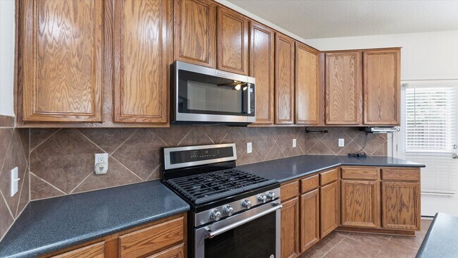 Building Photo - 9954 Knob Hollow Way