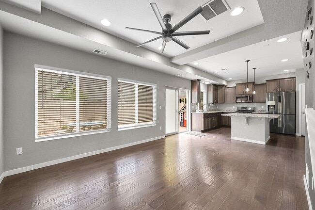 Building Photo - $2,350.00, 3 bed, 2.5 bath located in Colo...