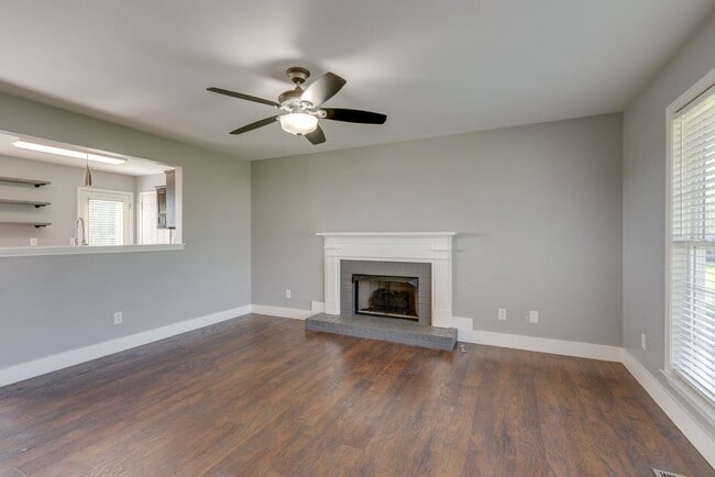 Building Photo - Charming Thompson Station Home in Sought-After Williamson County School District