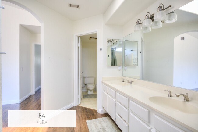 Building Photo - Beautiful 3 Bed / 2.5 Bath Home in the Corona-Norco Unified School District