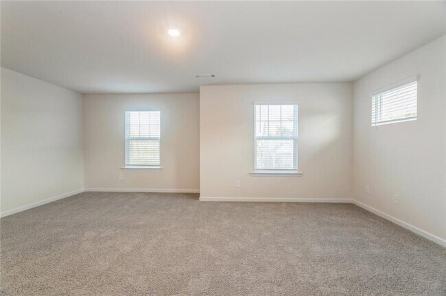 Building Photo - 631 Mackenzie Cv