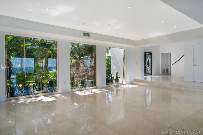 Building Photo - 1413 N Venetian Way