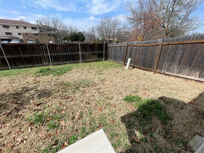Building Photo - 13001 Hymeadow Dr