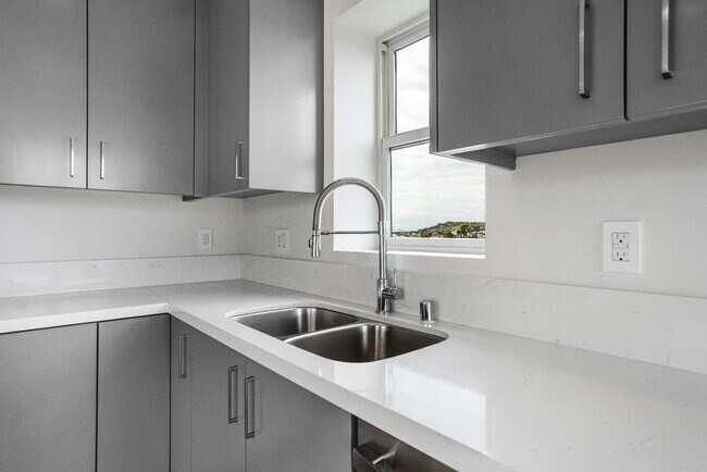 Building Photo - 3308 Mentone Ave