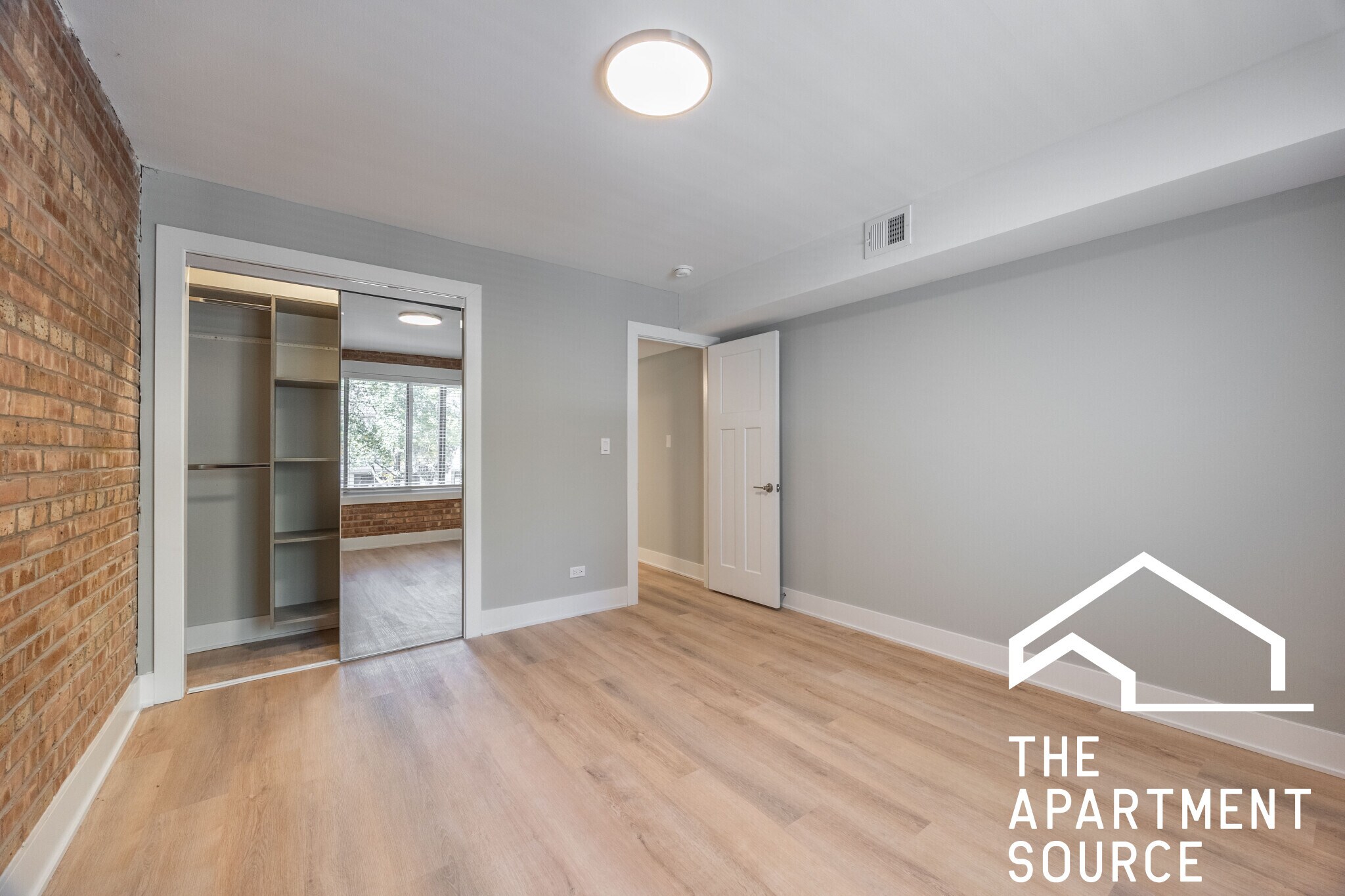 Building Photo - 1223 N La Salle Dr