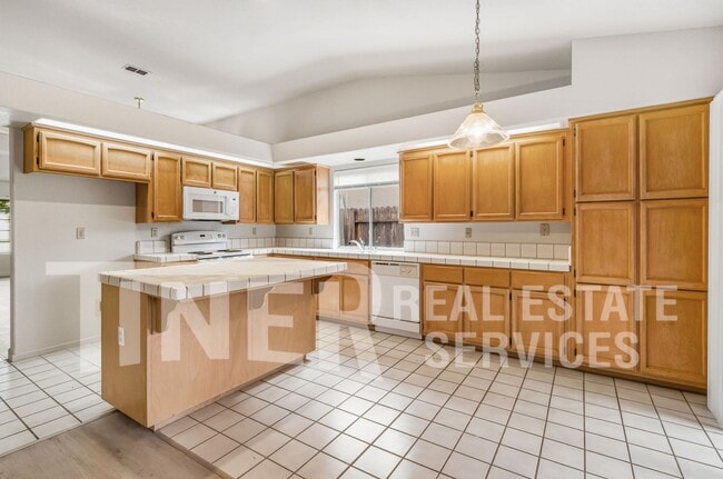 Building Photo - 8948 Warmsprings St