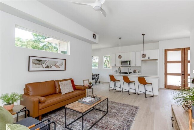 Building Photo - 4800 Vinson Dr