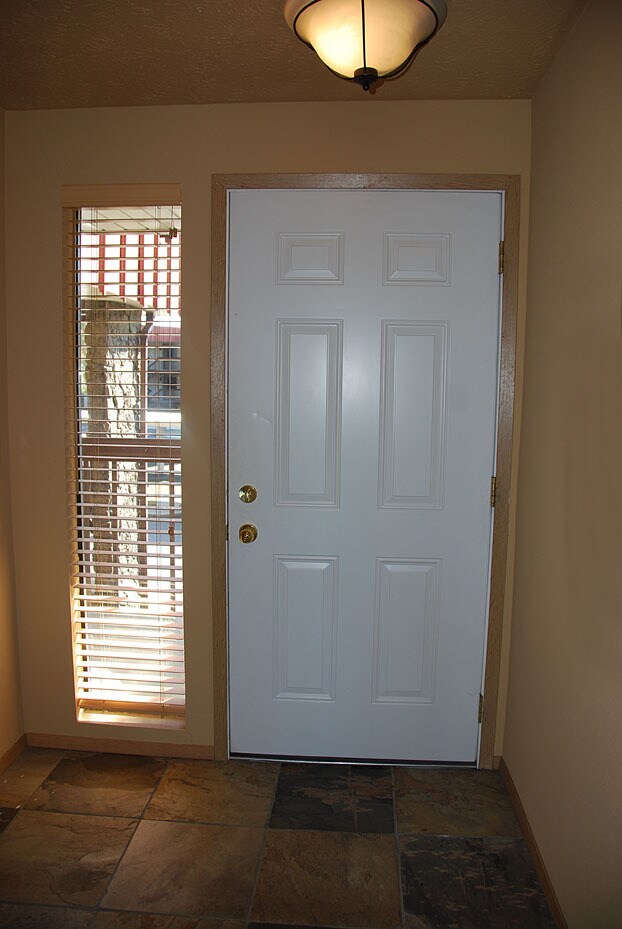 Building Photo - **Available July** BROWNE'S ADDITION GATED CONDOMINIUM 3 Bed 2 Bathroom view property
