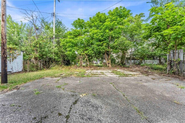 Building Photo - 3652 E 153rd St