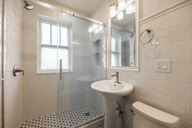 Building Photo - 6409 N Talman Ave