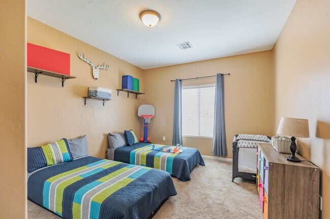 Building Photo - Beautiful 3 Bed 2 Bath Home