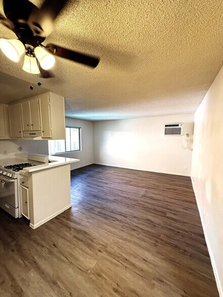 Building Photo - 509 N Berendo St