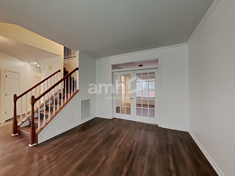 Building Photo - 1513 Cardinal Ln