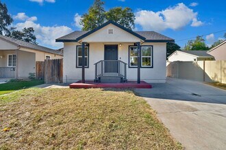 Building Photo - Charming 2-Bedroom Home with Updated Kitch...
