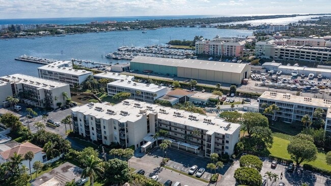 Building Photo - 890 N Federal Hwy