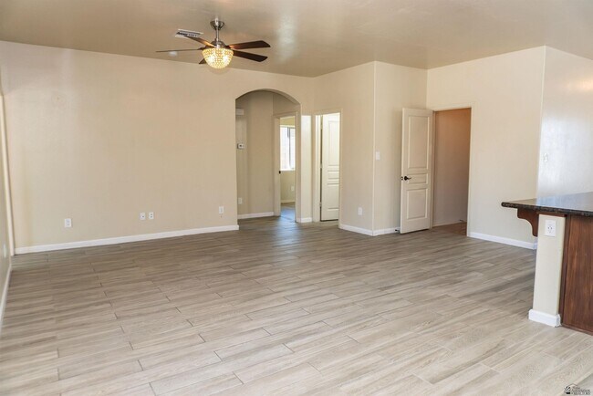 Building Photo - 2549 S 42nd Ave