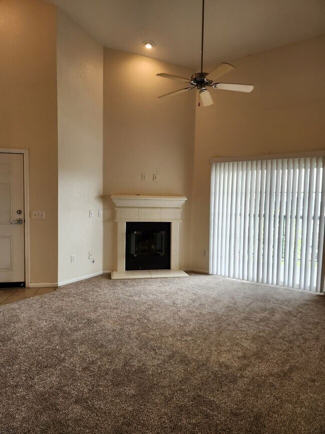 Building Photo - 3rd floor condo close to Cherry Creek Reservoir and DTC!
