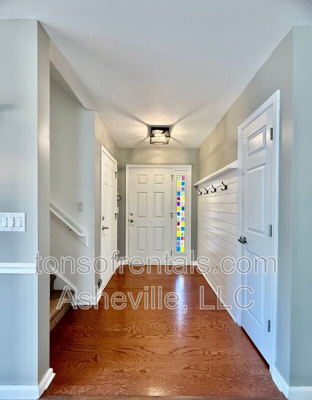 Building Photo - 210 Mud Creek Rd