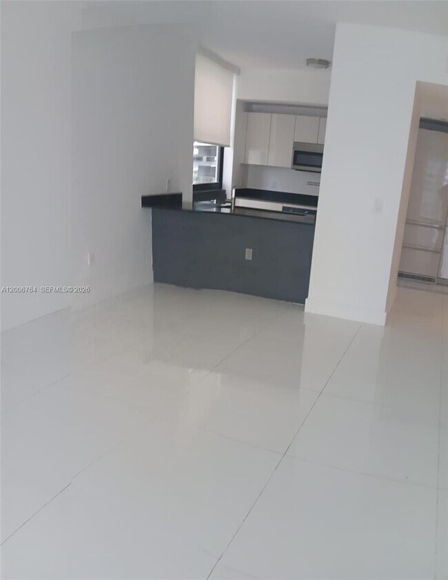 Building Photo - 1010 Brickell Ave