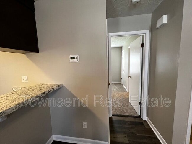 Building Photo - 1433 Ireland Dr