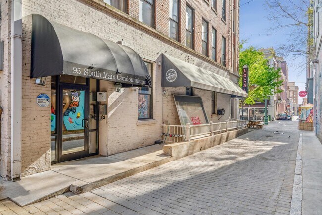 Primary Photo - 95 S Main St