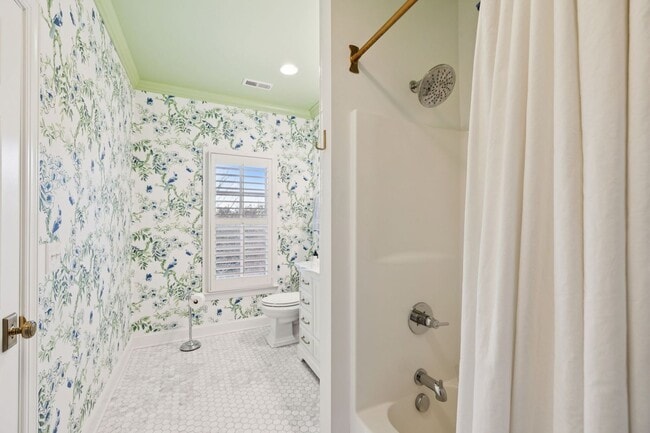 Building Photo - Luxury Executive Rental in Highlands of Ladd Park