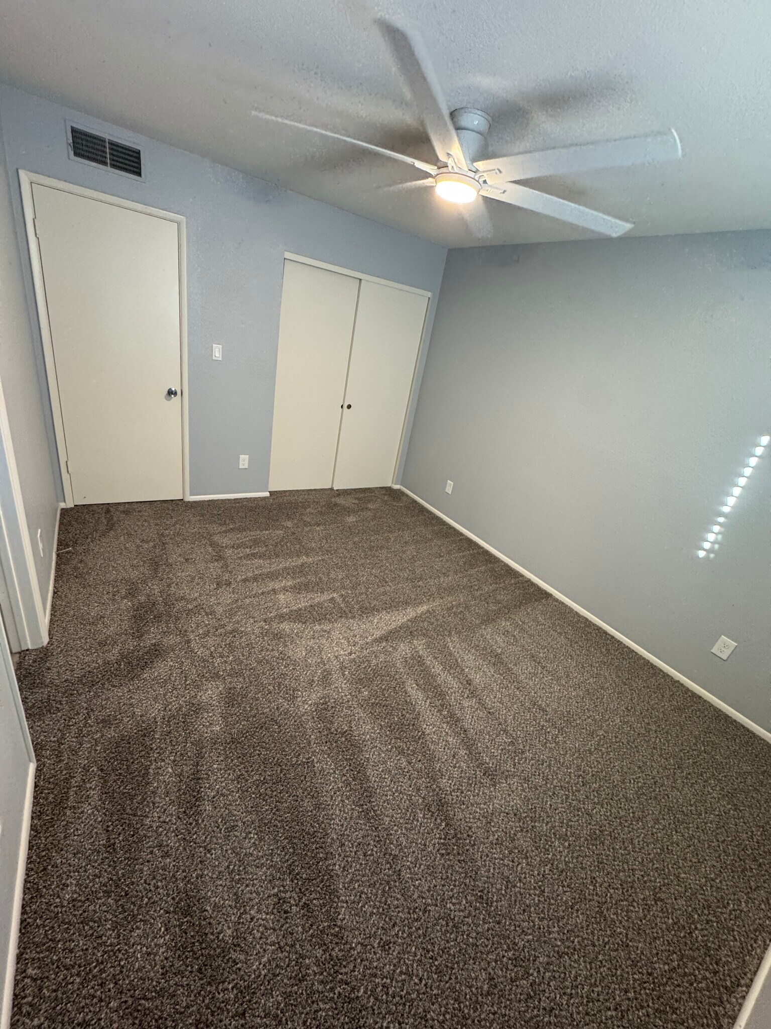 Building Photo - 10421 W Puget Ave