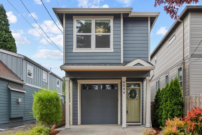 Primary Photo - Bright and Modern Home Near Woodstock with...