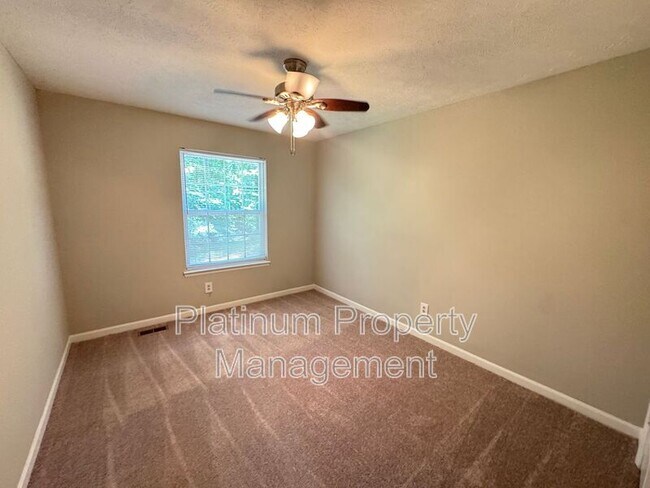 Building Photo - 270 Splitwood Ln