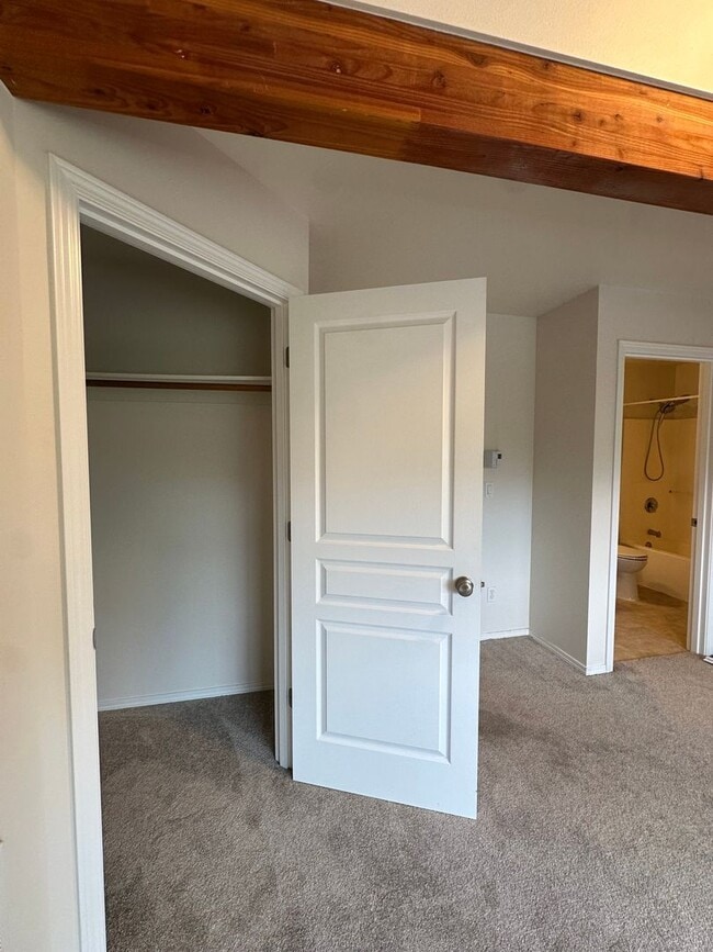 Building Photo - 25 SW Roosevelt Ave