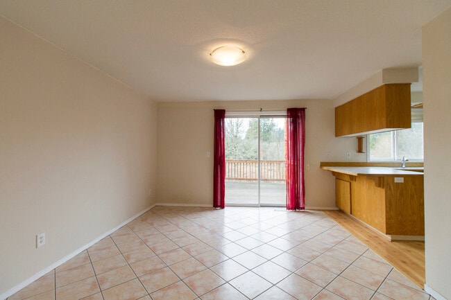 Building Photo - Lovely Corner Home in Quiet Neighborhood w...