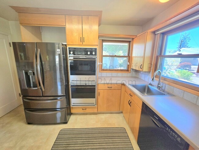 Building Photo - 4526 NE 77th Ave