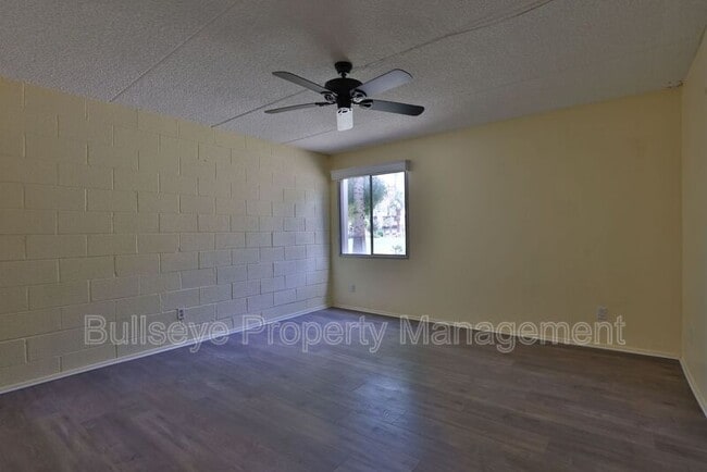 Building Photo - 4201 E Camelback Rd