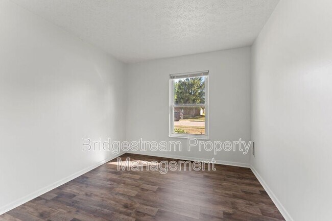 Building Photo - 924 Tradewind Dr