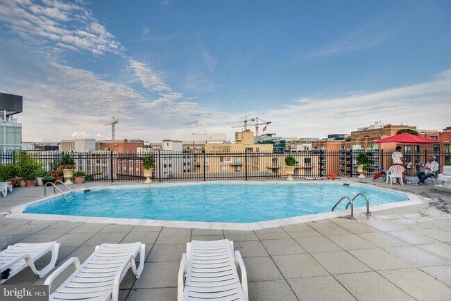 Rooftop Pool - 2201 L St NW