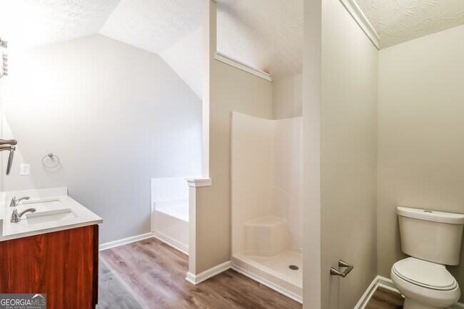 Building Photo - 210 Heaton Pl Trail