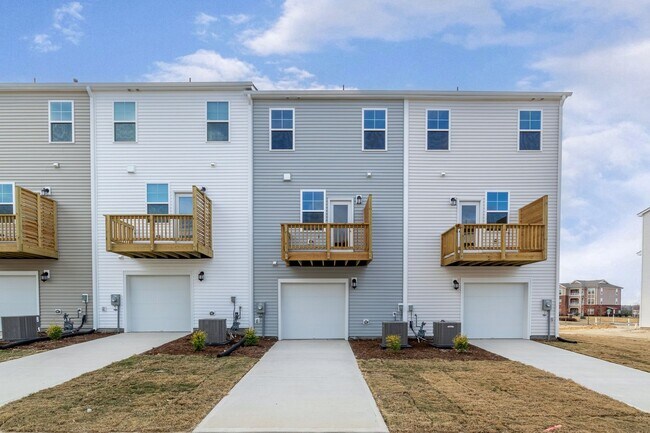 Building Photo - 2437 Kasota Ln
