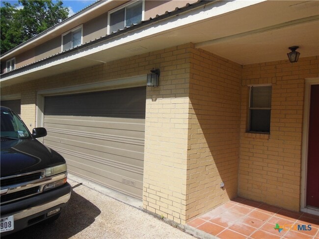 Primary Photo - 1627 Kuehler Ave