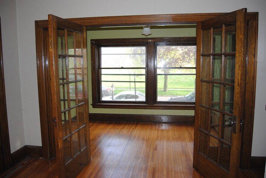 Front sunroom - 414 Floyd St