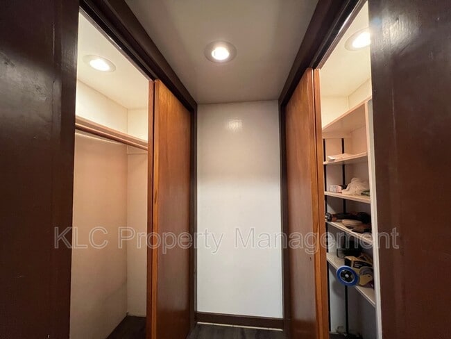 Building Photo - 3116 E 7th St