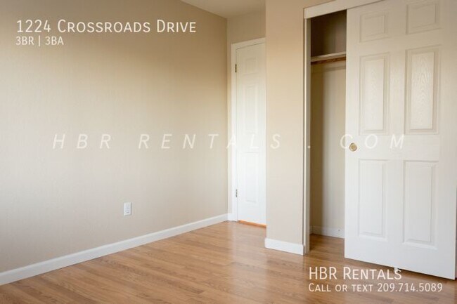 Building Photo - 1224 Crossroads Dr