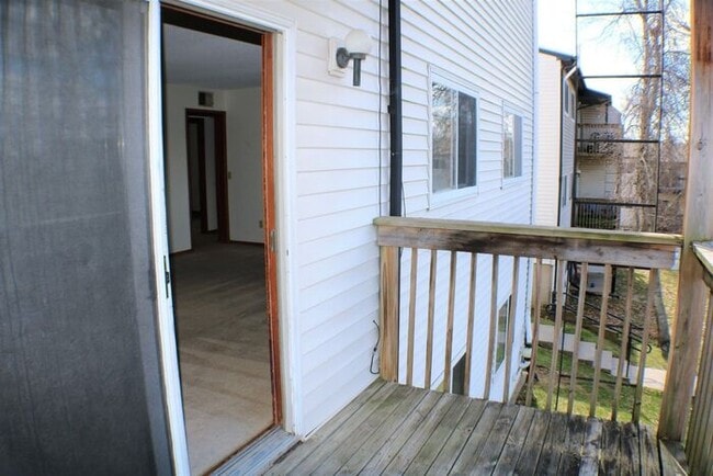 Building Photo - $1,095 | 2 Bedroom, 1 Bathroom CONDO | CAT Friendly* | SUBLEASE* | Available for October 1st, 202...