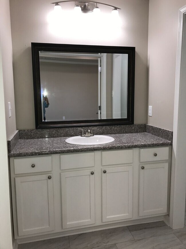 Building Photo - 16403 Ellis Ave