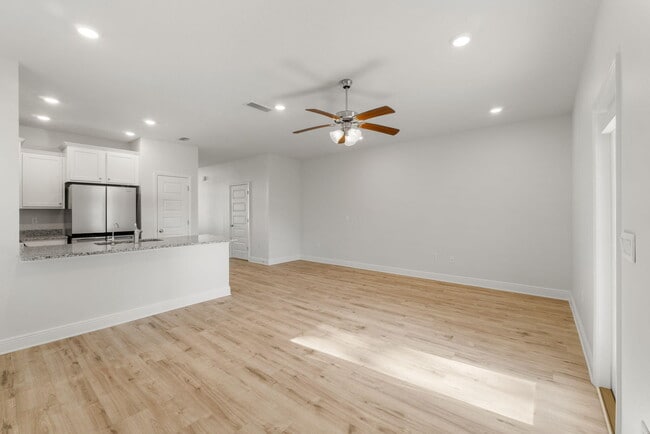 Building Photo - 45 Sandhill Pines Dr