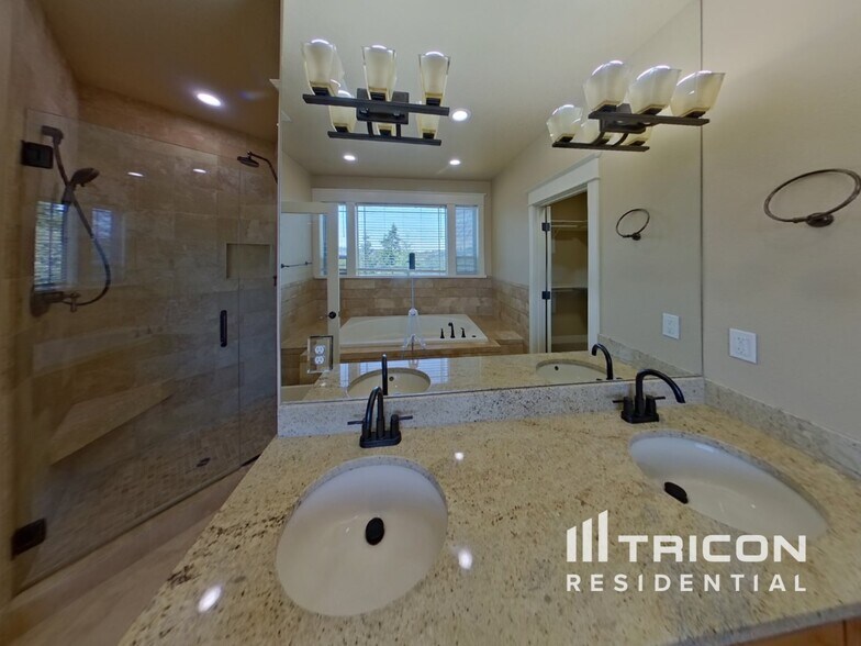 Building Photo - 11593 SE Waterleaf Dr