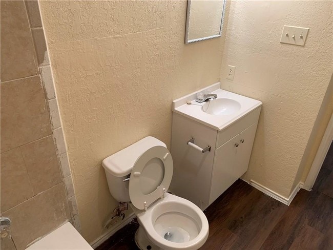 Building Photo - 907 S Mesquite St