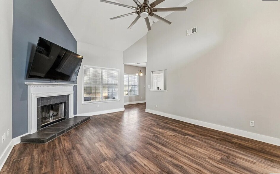 Building Photo - 2012 Ansley Dr