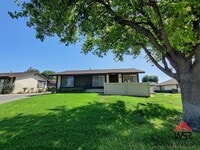 Building Photo - 3 Bedroom, 2 Bathroom Condo W/ 2 Car Garage