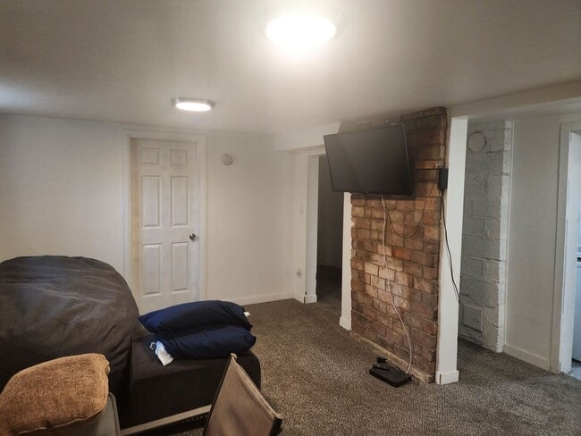 Building Photo - 885 Spruce St